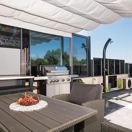 Vila House Maya *